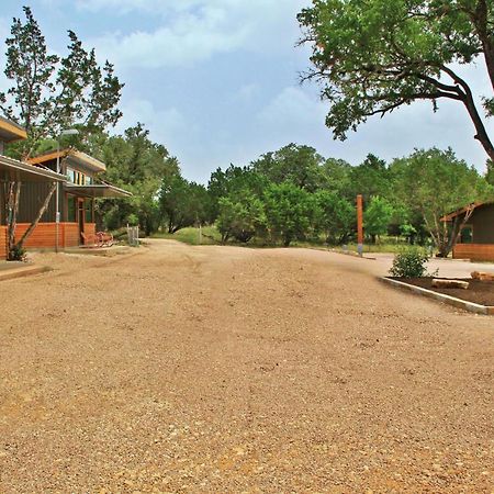 Green Acres Cottages - Dripping Springs Suite 温伯利 外观 照片