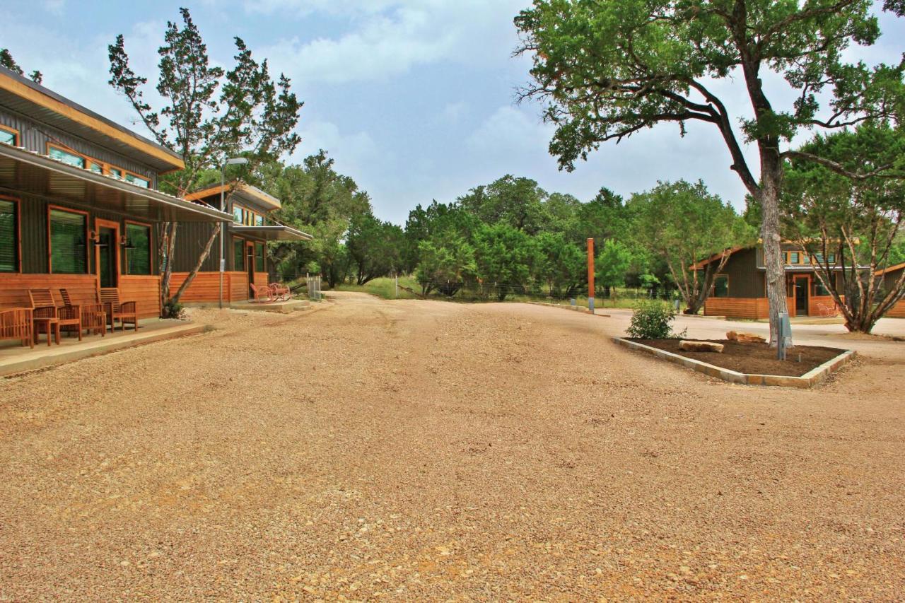 Green Acres Cottages - Dripping Springs Suite 温伯利 外观 照片