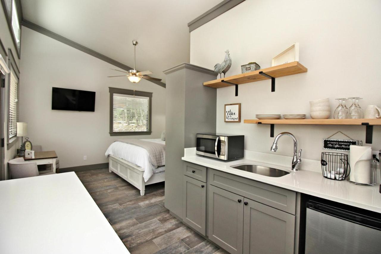 Green Acres Cottages - Dripping Springs Suite 温伯利 外观 照片