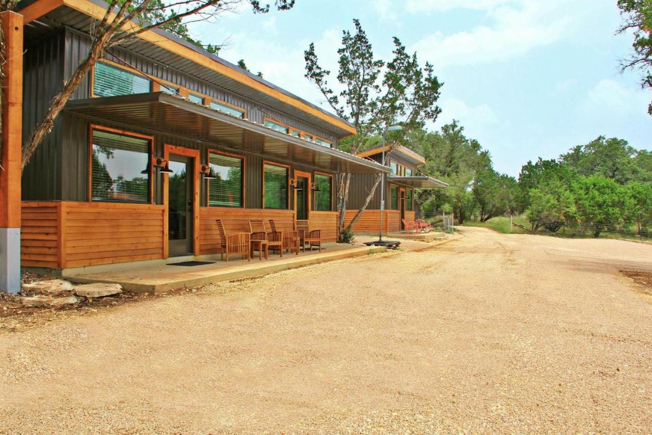 Green Acres Cottages - Dripping Springs Suite 温伯利 外观 照片